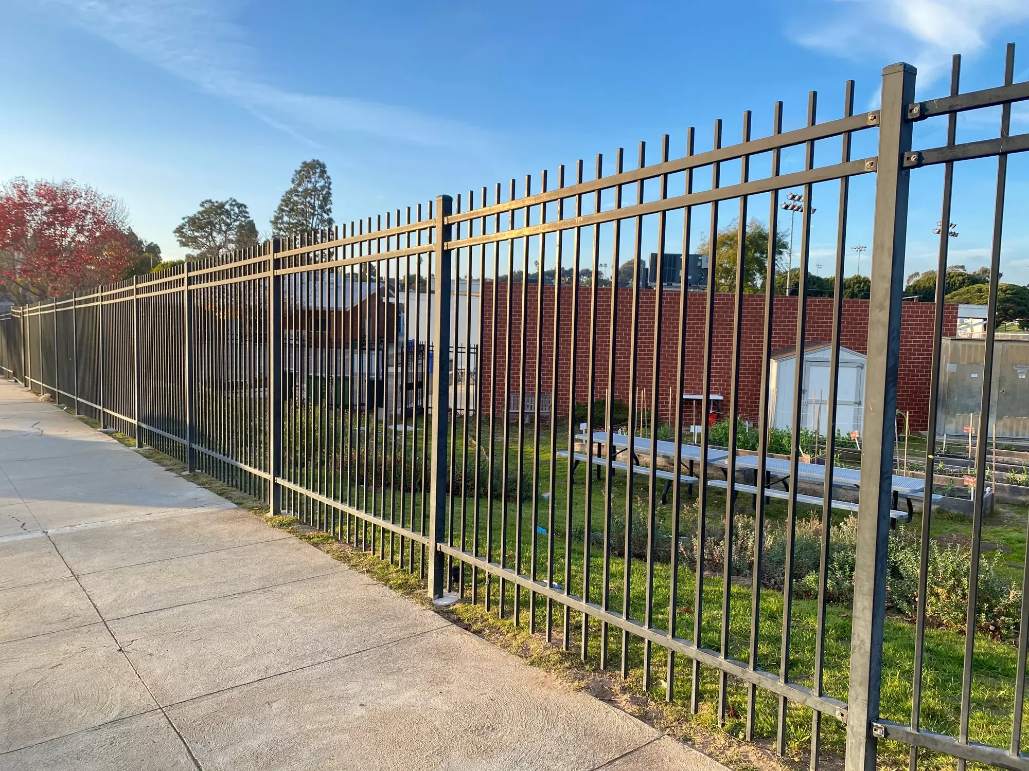 湖北省武汉市汉阳区墨水湖公园亲水栈道锌钢护栏